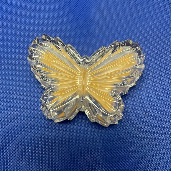 Vintage Clear Glass Butterfly Trinket Box - Picture 3 of 16